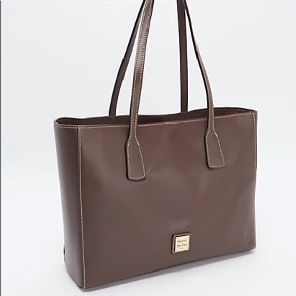 Dooney & Bourke Handbags - Dooney and Bourke Smooth Leather LG Ashton Tote